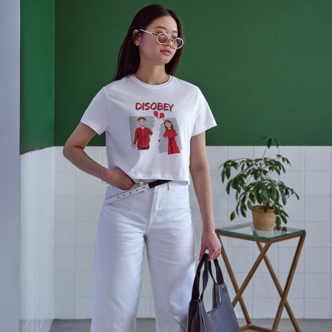 Maglietta Grafica Con Cuore Spezzato e Stampa "Disobey"