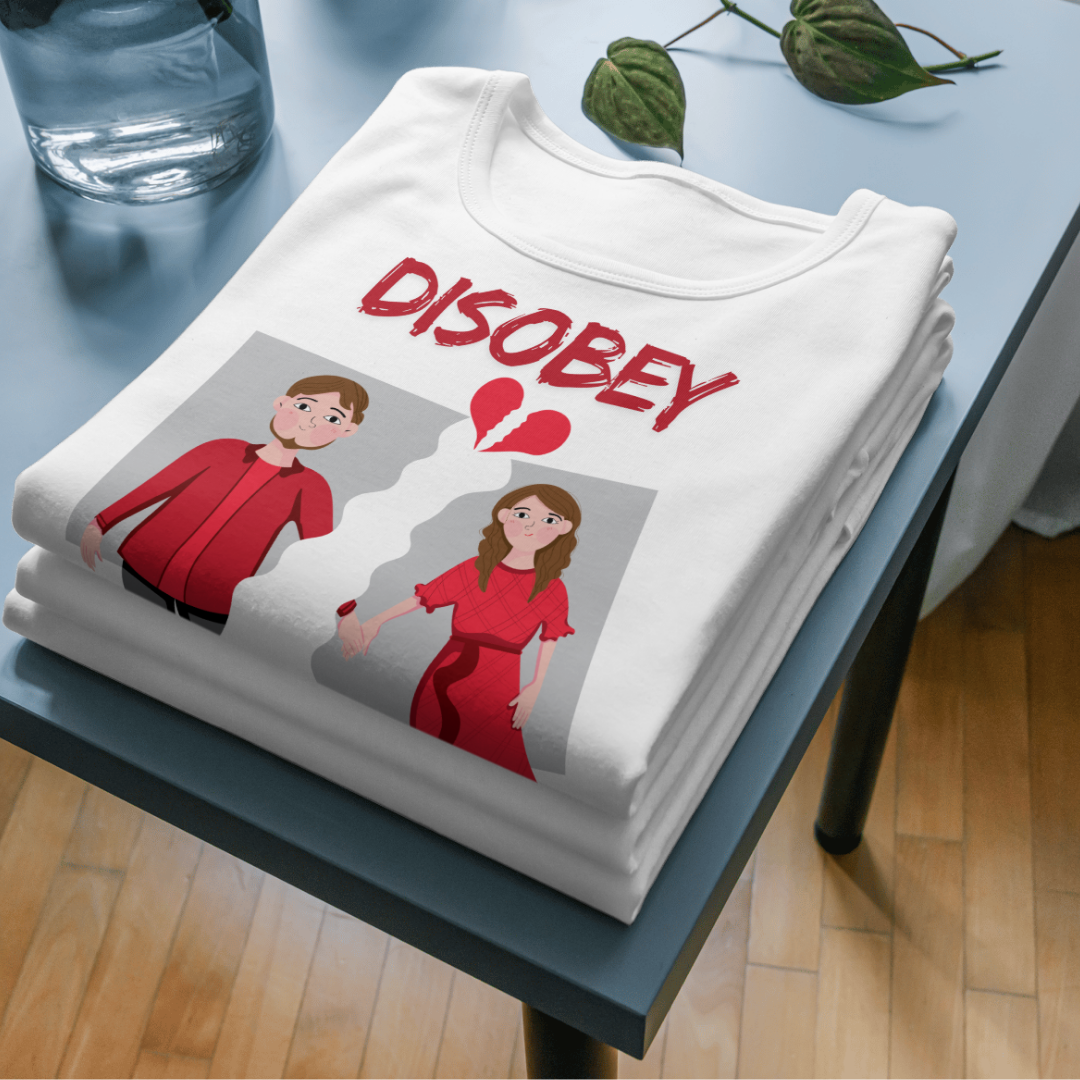 Maglietta Grafica Con Cuore Spezzato e Stampa "Disobey"